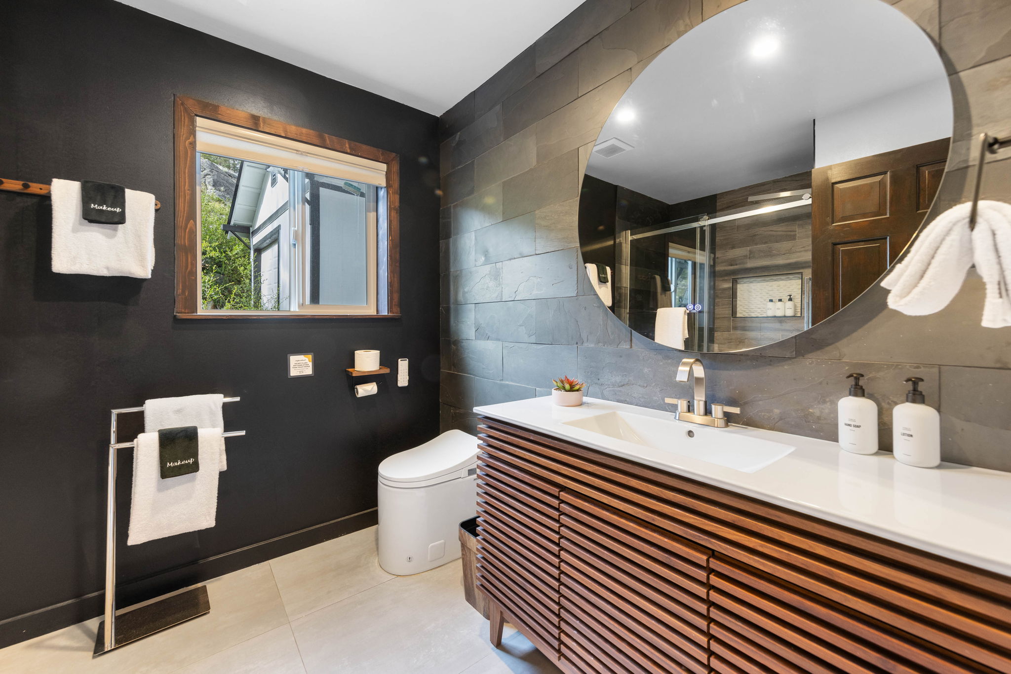 Snow & Pines: the bathroom after