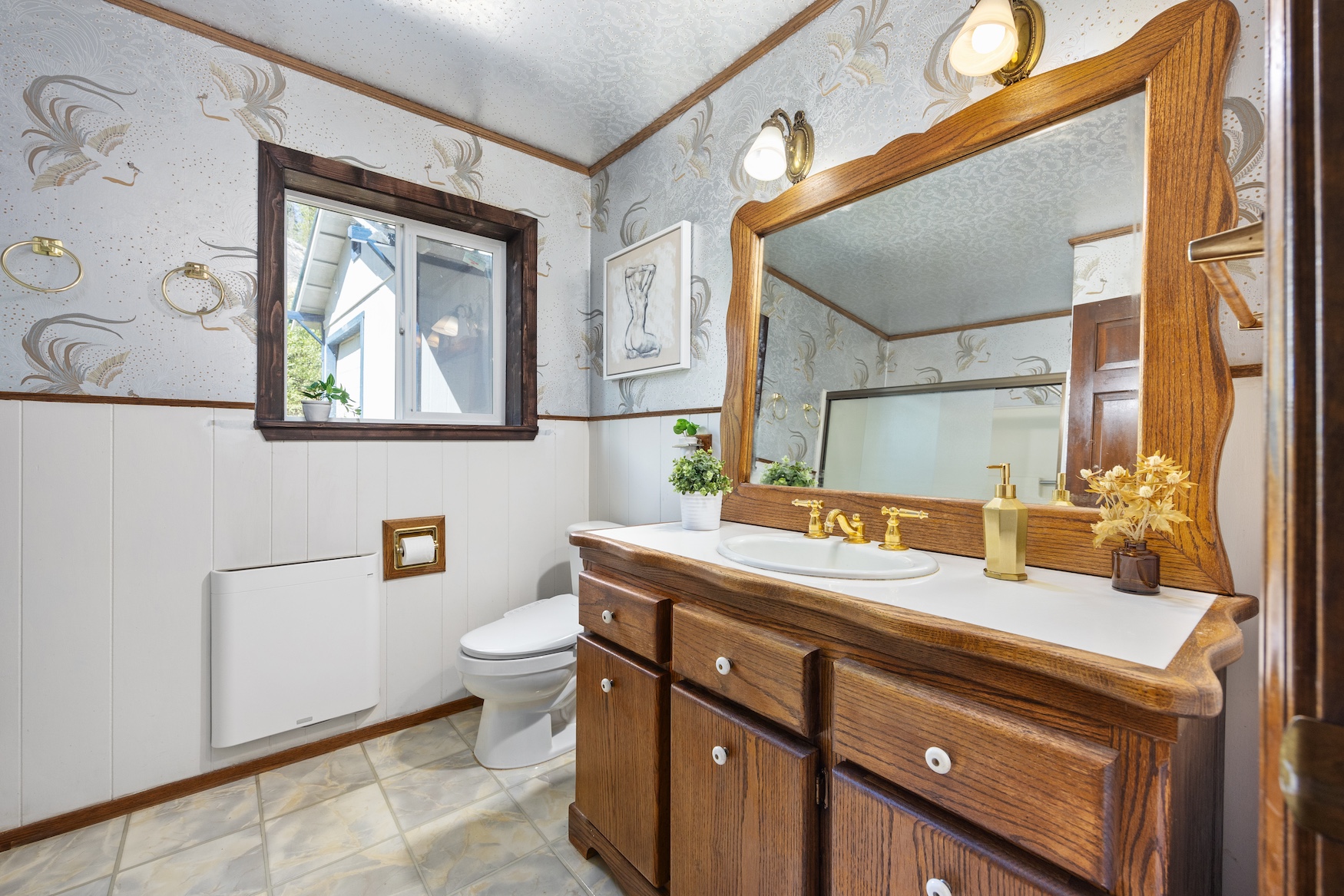 Snow & Pines: the bathroom before