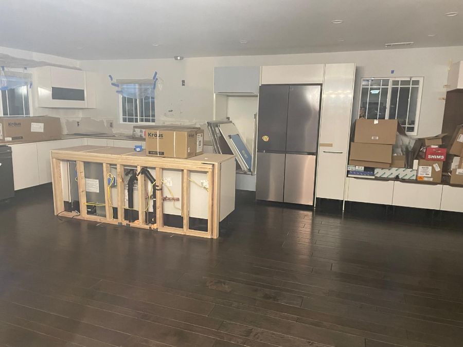 Instalación de plomería en la isla de cocina